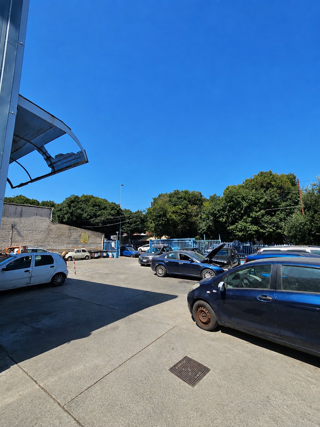 Piazzale officina Abbate e Figli
